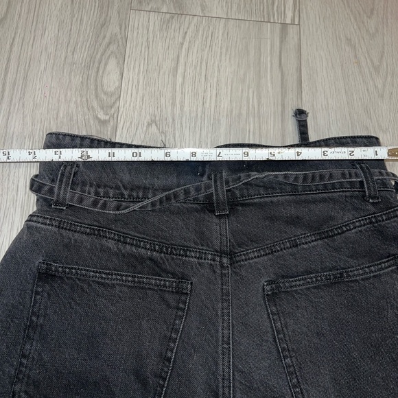 Forever 21 Black Denim Cut Off Belted Mom Jean Shorts High Rise Size 27 - Picture 5 of 7